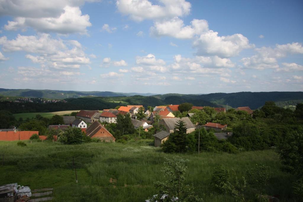 Orli Hnizdo At Chateau Novak Křivoklát Exterior foto